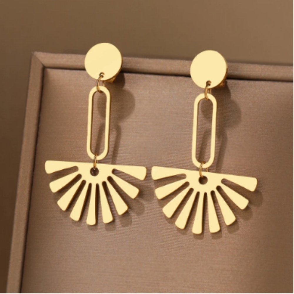 ๐50% OFF/3+...Fan and Paper Clip Shape Dangle Earrings (Gold color) - Picture 6 of 7